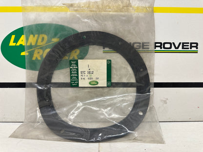 Guarnizione Fanale Anteriore Land Rover Defender e Range Rover Classic Cod. STC1612