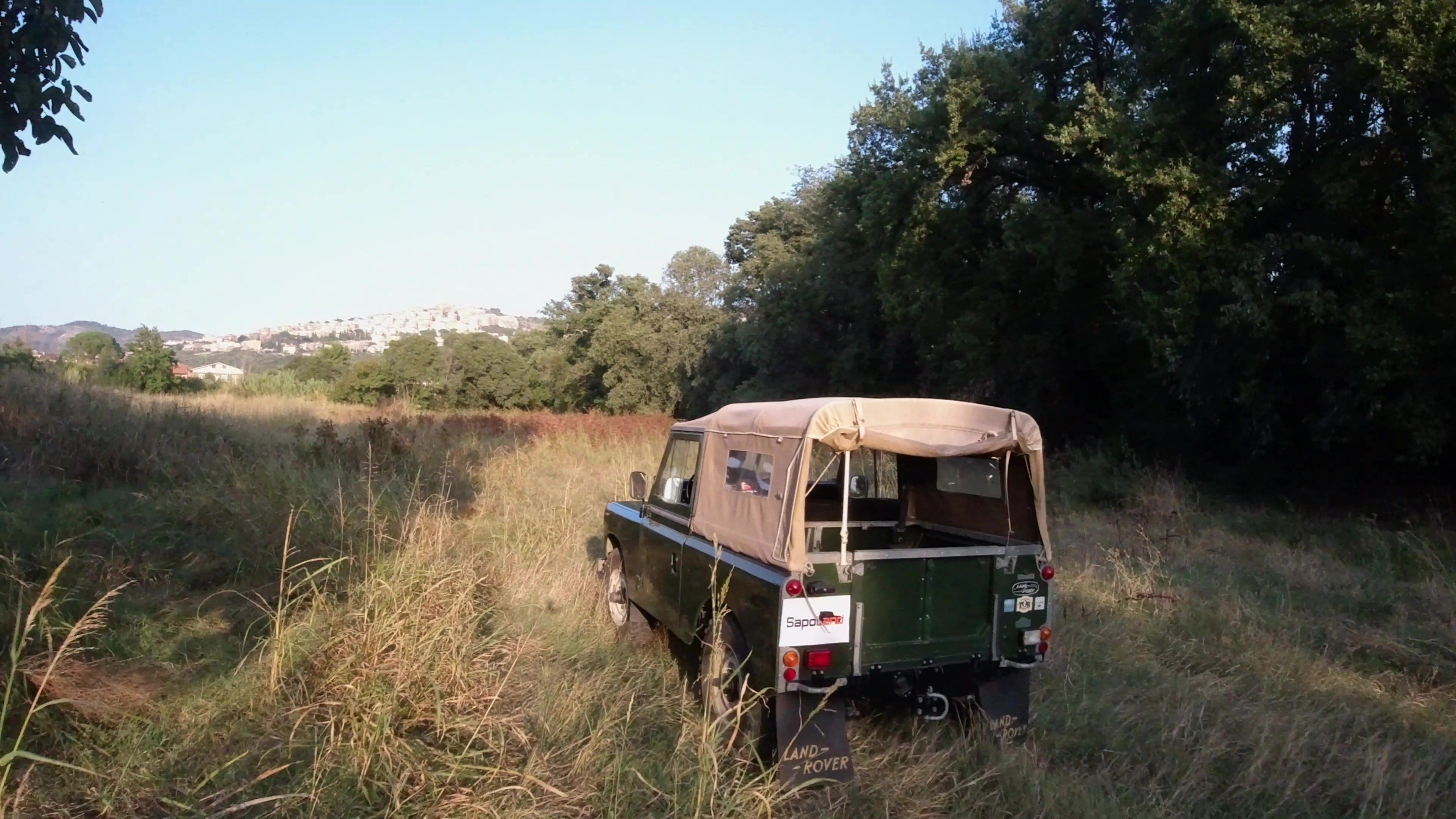 Carica il video: 